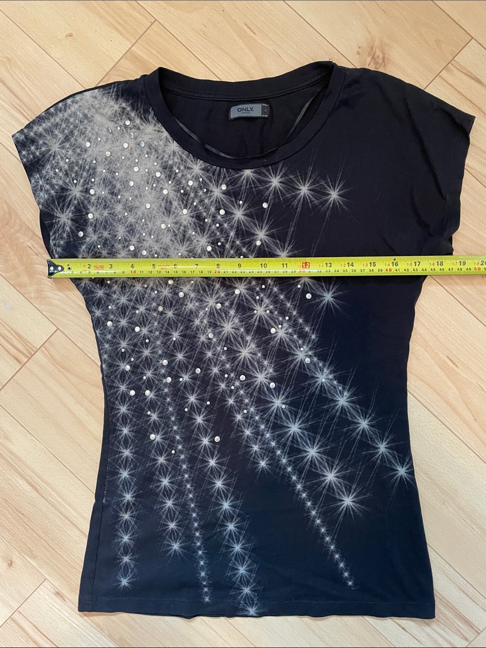 Only Women’s Sz S Black Short Sleeve Tee with Silver Starburst Print - Picture 3 of 5